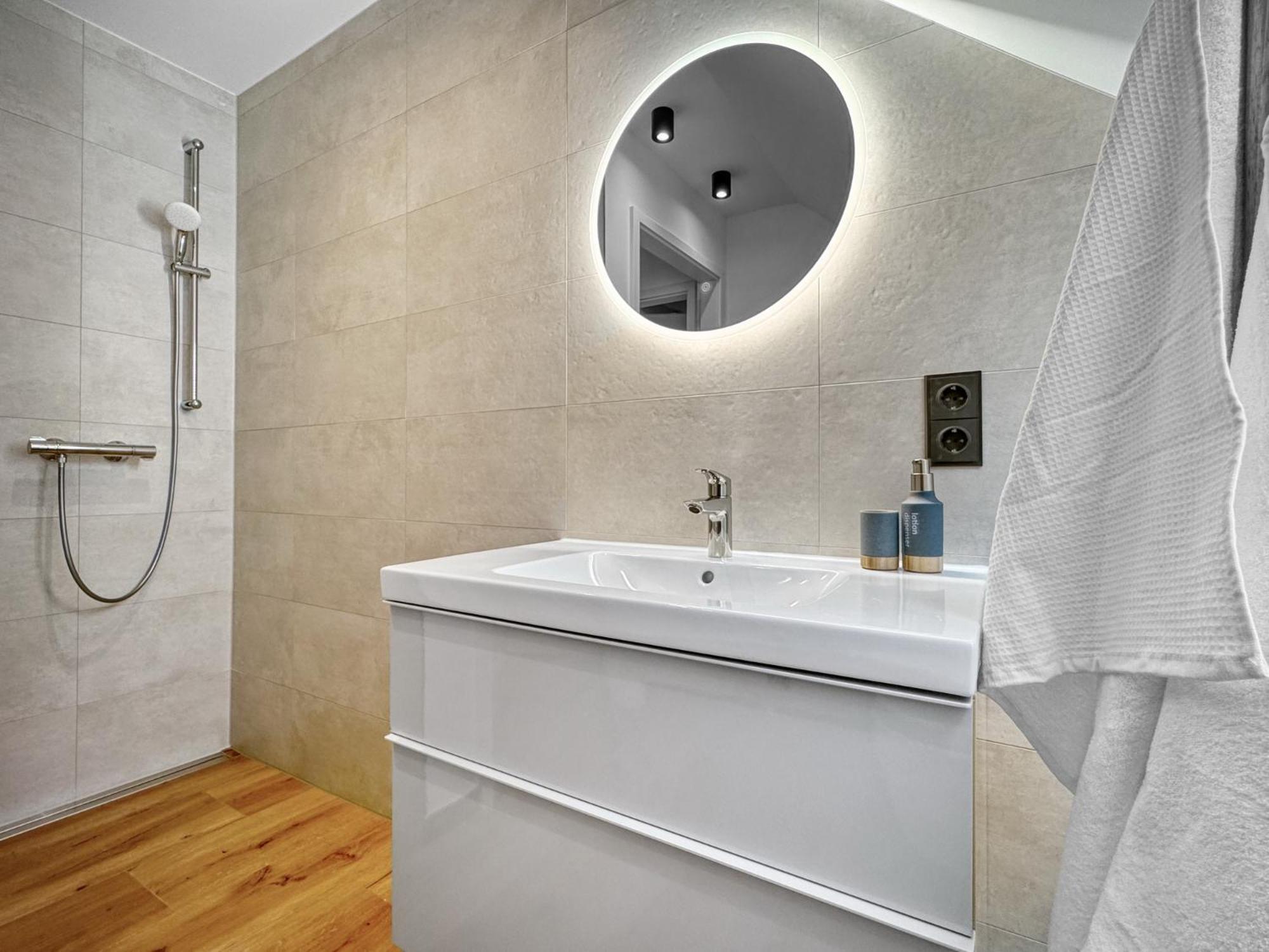Cblue: Seeblick, Kamin, Wallbox, Natur Bentwisch Екстер'єр фото